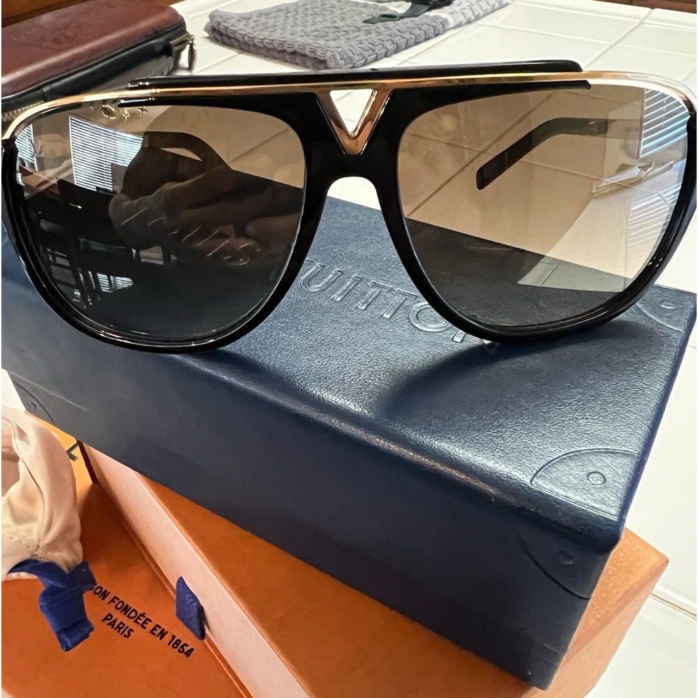 Louis Vuitton SunGlasses